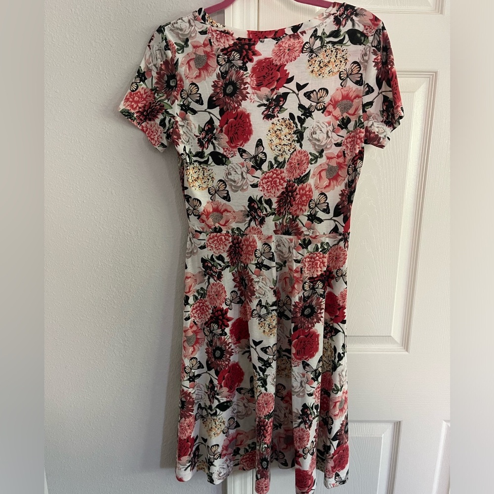 Butterflies and floral dress pinks, reds size medium short sleeved - Picture 3 of 3